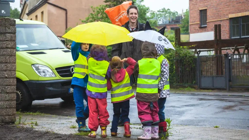 Kita Flughörnchen, Spatenstich, Kindergruppe